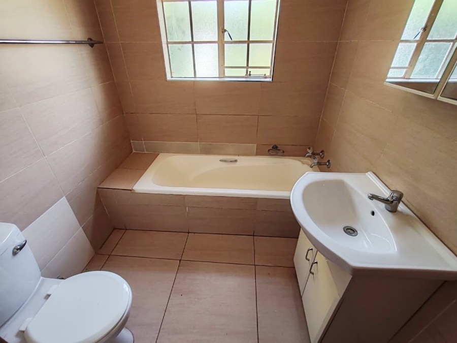 3 Bedroom Property for Sale in Kannoniers Park North West